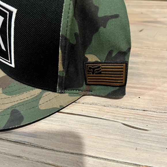 Fox Racing Shield Tech Snap Back Hat Black And Camo Color Way - Picture 2 of 6